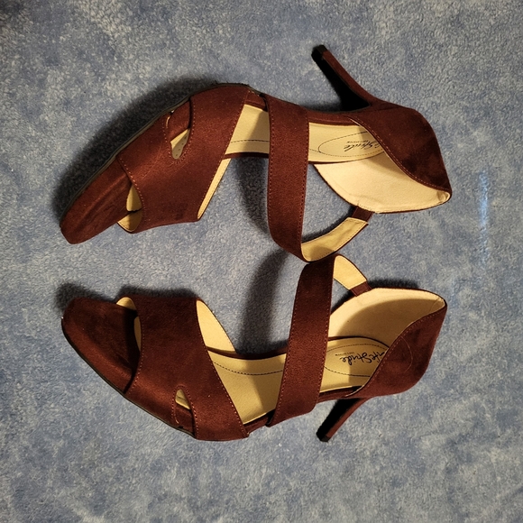 New Life Stride Mega Sandal in Pinot Noir - Picture 4 of 6